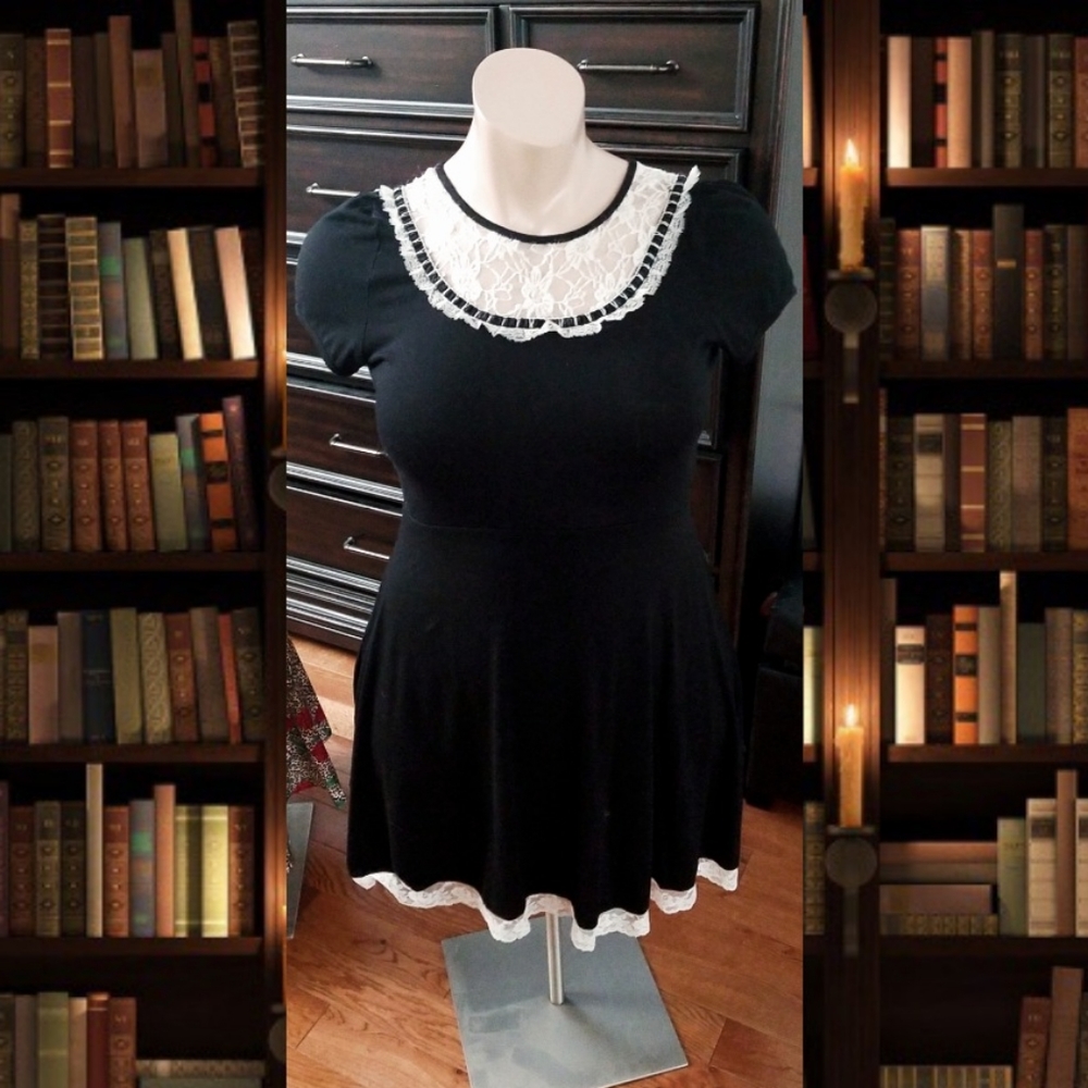 Lace collar black hot topic dress